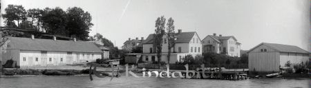 Bebyggelse
godj
Bebyggelse
Fyra hus vid vatten
Nyckelord: Bebyggelse