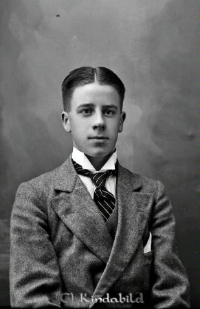 Gustaf Kronström Kisa
Gustaf Kronström Kisa
Bokbindare i Dalkulla Storgatan 10 Kisa. Morfar till Per Kronström, brandchef, Kisa

raja
Gustaf Kronström f1897 i Eksjö gift 1923 med Anna Lovisa född 1899 i Kisa.
Källa: Sv dödbok. 
Källa: Gerd Pettersson

Nyckelord: Gustaf Kronström