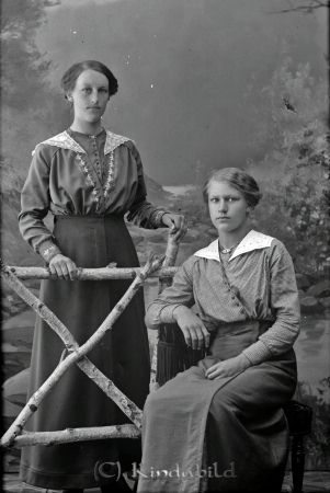 Amanda Andersson Bromhult
godj
Amanda Andersson Bromhult
Grupporträtt med två kvinnor

raja
Amanda Sofia Andersson f 1897, dotter till Karl Johan Andersson f 1865 i Norra Vi och Anna Sofia Svensson f 1873 i Kisa.
Källa: Folkräkning 1910 
Källa: Gerd Pettersson 
 

Nyckelord: Andersson Bromhult