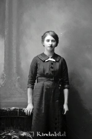 Ester Lago Kopperarp  Tidersrum
godj
Ester Lago Kopperarp Tidersrum

raja
Ester Karolina Lager född 1900 i Kisa, dotter till livgrenajär Anders Oskar Lager född 1868 i Ulrika.
Källa: SVAR Folkräkning 1910 
Källa: Gerd Pettersson 

Nyckelord: Kopperarp Tidersrum