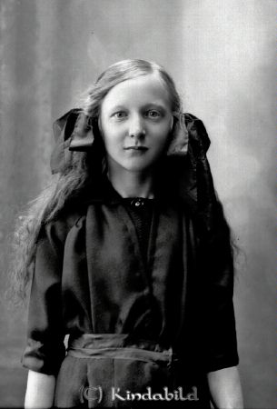 Maria Karlsson Rangkulla
godj
Maria Karlsson Rangkulla

raja
Maria född Karlsson den 21/9 1904 död den 23/8 1998. Gift med Martin Jonsson den 19/2 1927. Martin Jonsson född den 21/5 1901 död den 11/9 1956. Tre barn: Lars-Erik Jonsson född den 16/4 1927, Klas-Göran Jonsson född den 5/4 1938 (undertecknad), Stig-Åke född den 17/5 1941. Alltså min mor! 
Källa: clasgoran

raja
 Stig-Åke död 22/5 2015  
 Källa: Claes-Göran 
Nyckelord: Karlsson Rangkulla