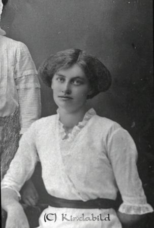 Ruth Blad Mjellerum
godj
Ruth Blad Mjellerum

raja
Rut Ingeborg Blad född 1895 i Oppeby, dotter till arrendator George Emil Blad född 1854 i Oppeby och Anna Sofia Andersson född 1855 i Oppeby. Rut dog 1916 i Mjellerum
Källa: SVAR och SDB 1901-2009 
Källa: Gerd Pettersson 

Nyckelord: Blad Mjellerum
