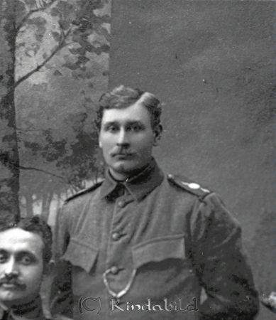 Porträtt av man i uniform
Porträtt av man i uniform
Nyckelord: Porträtt man