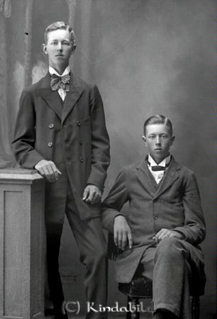 Emil Carlberg Björndal
godj
Emil Carlberg Björndal
Grupporträtt med två män
Nyckelord: Carlberg Björndal