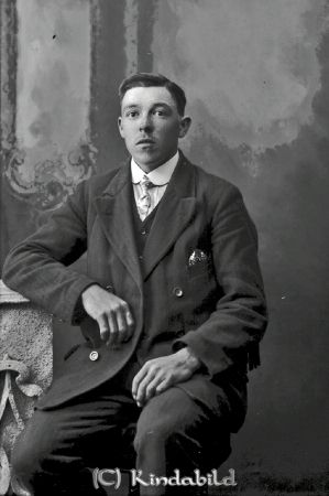 Ernst Gunnar Valdemar Kastman
godj
Ernst Gunnar Valdemar Kastman f 25/12 1896 i Odensvi förs (Smål). Död 27/6 1983 i Linköping (�?stg). Son till torpare Per August Kastman och h.h. Klara Matilda Larsson. 
Nyckelord: Kastman Falkemåla