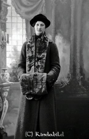 Anna Brage Harg
godj
Anna Brage Harg

raja
Dotter till Karl Aron Brage Verveln. Anna gifte sig med Ivar. 
Källa: Gerd Pettersson


Nyckelord: Anna Brage