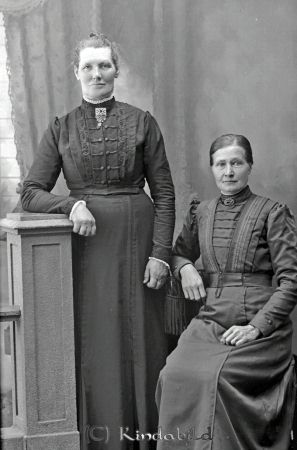 Augusta Johansson Högtomta
godj
Augusta Johansson Högtomta
Grupporträtt med två kvinnor
Nyckelord: Johansson Högtomta