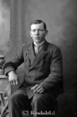 Nils Wall Berga
godj
Nils Wall Berga

raja
Nils Wall gift 1925 med Hildur Teolinda född 1898 i Oppeby, död 1977 i Bankevid Tjärstad
Källa; SVAR 
Källa: Gerd Pettersson

Nyckelord: Wall Berga