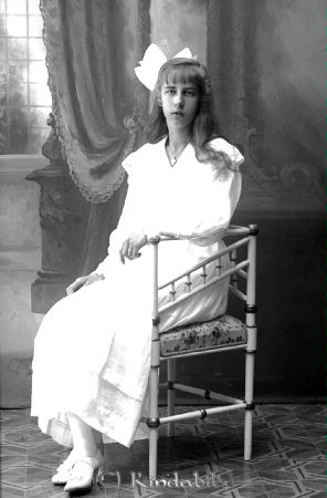 Elna Granath Kisa
godj
Elna Granath Kisa

raja
Elna Marianne Granath född 1903 i Kisa dotter till Per Gustaf Granath.
Källa: SVAR Folkräkning 1910 
Källa: Gerd Pettersson 

Nyckelord: Elna Granath