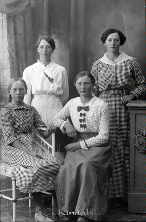 Gerda Karlsson Lyggestorp
godj
Gerda Karlsson Lyggestorp
Grupporträtt med fyra kvinnor
Nyckelord: Karlsson Lyggestorp