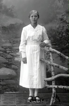 Alva Cassel Örsebo Kisa
godj
Alva Cassel Örsebo Kisa

raja
Alvina Ingeborg Cassel född 1904, dotter till sågverksarbetaren Karl Fridolf Cassel född 1883 i Malexander och Augusta Hedvig Fält född 1880 i Malexander.
Barn:
Alvina "Alva" född 1904
Sally född 1905 gift Zackrisson
Arne född 1912
Tage född 1915.
Alva tjänade som hembiträde hos familjen Sandberg i Forså.
Hon hade en dotter Barbro född 1930 .
Källa: Kyrkoarkiv Kisa 
Källa: Gerd Pettersson

Nyckelord: Cassel Örsebo