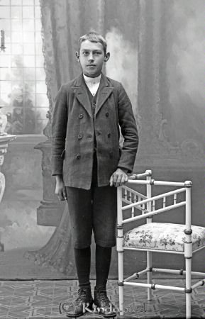 Gunnar Nysten Farsbo
godj
Gunnar Nysten Farsbo

raja
Gunnar Nysten född 1903, död 1992 i Kvarnstugan Föllingsö. Han var gift med Frida Maria född Pettersson 1903 i Västra Eneby.
 Barn: Gun född 1934
 Sten Åke född 1933.
 Källa: Folkräkning 1950 
Källa: Gerd Pettersson


Nyckelord: Nysten Farsbo