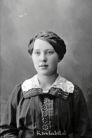 Karin Nilsson Jonstorp Kisa
godj
Karin Nilsson Jonstorp Kisa

raja
Karin Nilsson född 1902, dotter till Emil o Sofia Nilsson Jonstorp Bennemåla. Gift med Karl Wångström, Valdemarsvik. Föräldrar till Jan Wångström (1937 - 1993). Karin Wångström avled 1973. 
Källa: Sune Holgersson
Nyckelord: Nilsson Jonstorp