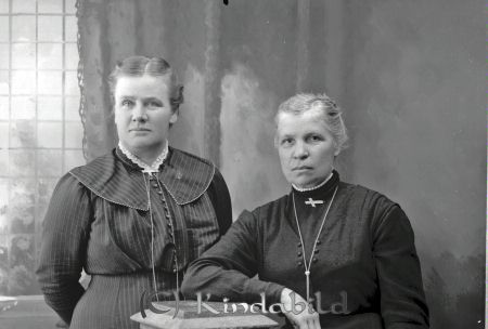 Jenny Svensson Bohult Bjälnäs Malexander
godj
Jenny Svensson Bohult Bjälnäs Malexander
Grupporträtt med två kvinnor
Nyckelord: Svensson Bohult