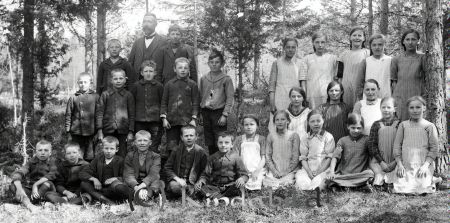 Skolklass  i Landskap med tretton pojkar fjorton flickor och en lärare
godj
Skolklass  i Landskap med tretton pojkar fjorton flickor och en lärare
Nyckelord: Skolklass Landskap