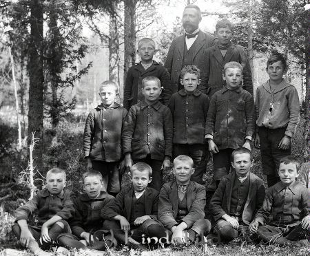 Skolklass  i Landskap med tretton pojkar  och en lärare
godj
Skolklass  i Landskap med tretton pojkar  och en lärare
Nyckelord: Skolklass Landskap