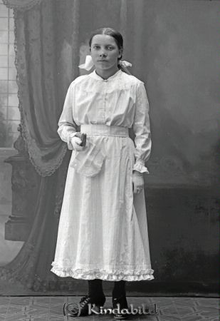 Edith Schörling Torp Slätmon
godj
Edith Schörling Torp Slätmon

raja
Edith Schörling Torp Slätmon.Hon gifte sig senare med min farbror Robert Rydström från Lövudden Kisa. 
Källa: margareta
Nyckelord: Sjöling Schörling Torp
