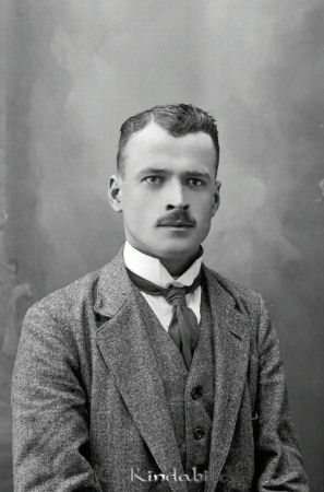 Gillis Jonsson Rödjeholm Verfveln
godj
Gillis Jonsson Rödjeholm Verfveln
Nyckelord: Jonsson Rödjeholm