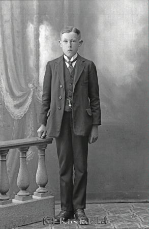 Timar Gustafsson Dansbo
godj
Timar Gustafsson Dansbo

raja
Timar Gustafsson född 1904 i Västra Eneby son till arr Gustaf Elof Nilsson Bygget Dansbo.
Källa: SVAR 
Källa: Gerd Pettersson

Nyckelord: Gustafsson Dansbo