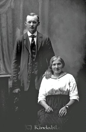 Gunhild Karlsson Skirsmåla Gullringen
godj
Gunhild Karlsson Skirsmåla Gullringen
Grupporträtt med en man och en kvinna
Nyckelord: Karlsson Skirsmåla
