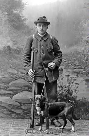 C G Funke  Wada Oppeby
godj
C G Funke  Wada Oppeby
Jägare med hund och hgelbössa  Djur
Nyckelord: Funke Wada