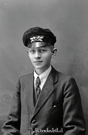 Folke Dahlberg Kisa
godj
Folke Dahlberg Kisa

raja
Folke Dahlberg född 1902 i Västra Eneby, död 1921 i Kisa. 
Källa: Gerd Pettersson

Nyckelord: Folke Dahlberg