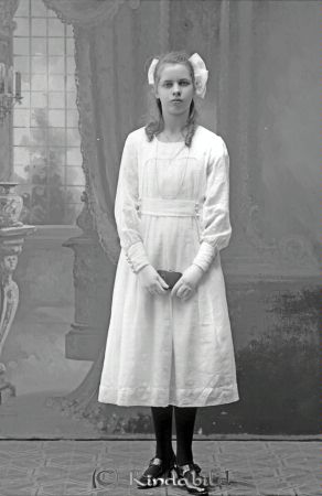 Ingrid Sandström  Kisa
godj
Ingrid Sandström  Kisa
Gifte sig med tandläkare Gustaf Sundström, Garvaregården, Kisa. kv. Hästen 

raja
Barn: Elisabeth gift Prevéus, Catharina och Folke. 
Källa: Gerd Pettersson


Nyckelord: Ingrid Sandström