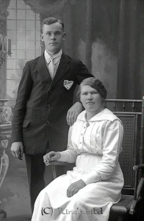 Ernst Andersson  Löfsäter  Ulrika
godj
Ernst Andersson  Löfsäter  Ulrika
Grupporträtt med en man och en kvinna
Nyckelord: Andersson Löfsäter