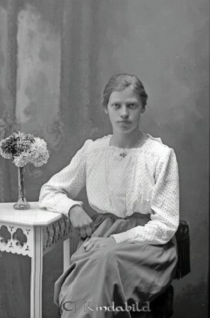 Mimmi Johansson  Hagla  Björkfors
godj
Mimmi Johansson  Hagla  Björkfors

raja
Mimmi Sofia Johansson född 1899 i Oppeby, dotter till Nils Johan Gottfrid Johansson född 1865, död 1924 i Oppeby och Karolina Sofia Andersdotter född 1868 i Västra Eneby. 
Källa: Gerd Pettersson
Nyckelord: Johansson Hagla