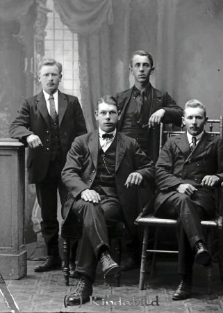 Edvin Johansson  Bränna  Björkhult
godj
Edvin Johansson  Bränna  Björkhult
Grupporträtt med fyra män
Nyckelord: Johansson Bränna