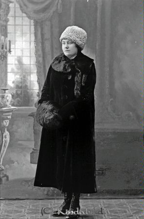 Anna Svedberg  Horns mejeri
godj
Anna Svedberg  Horns mejeri

raja
Kan vara Anna Eufemia född 1894 i Regna och dotter till smeden Alfred Svedberg 
Källa: Gerd Pettersson

Nyckelord: Anna Svedberg
