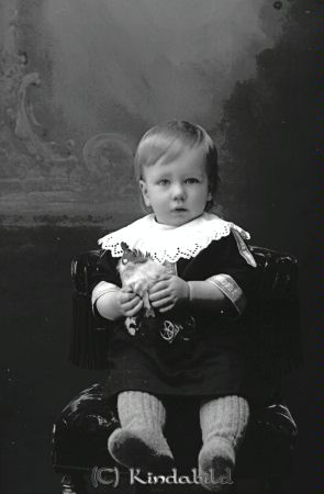Karl Nilsson  Gumhem  Björkfors
godj
Karl Nilsson  Gumhem  Björkfors

raja
Kan vara?
Karl Östen Israel Nilsson född 1918 i Oppeby.
Han var tapetserare till yrket. 1950 bodde han i Kisahus A
och var gift med Sonja född Sandelius.
Källa. Folkräkning 1950
Källa: Gerd Pettersson

Nyckelord: Nilsson Gumhem