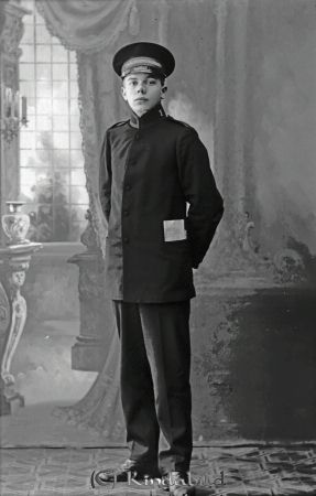 Adrian Bengtsson Kisa
godj
Adrian Bengtsson Kisa   Frälsningsarméns uniform
Nyckelord: Adrian Bengtsson