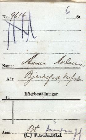 Annie Andersson Bjerjefall  Verfveln
Annie Andersson Bjerjefall  Verfveln
Alice (Lisa) Ebba Margareta Karlsson. Född 1914-01-07 Dalhem. Död 1966-12-08 Törnsfall, Gagersrum. Samma som bild 10128 år 1921. 
bild B034
 Alice LISA Ebba Margareta Karlsson - Bjerkefall Verfveln
Karlsson Dalhem Åtvidaberg Andersson Broddebo Törnsfall Gärdserum Verfveln Verveln Bjerkefall 
Nyckelord: Andersson Bjerkefall