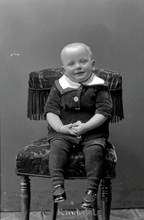 Oskar Larsson  Yxefall
godj
Oskar Larsson  Yxefall

raja
Karl Larsson f 1918, senare sågverksägare i Yxefall. 
Källa: Gerd Pettersson

Nyckelord: Larsson Yxefall