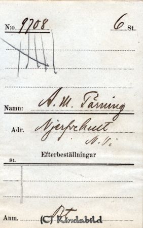 A W Tärning  Njerfvehult  N Vi
A W Tärning  Njerfvehult  N Vi
Nyckelord: Tärning Njerfvehult