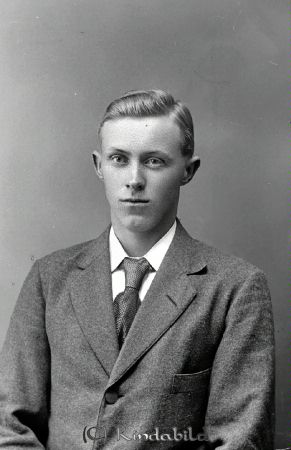 Gustaf Karlsson  Haneberg  Ulrika
godj
Gustaf Karlsson  Haneberg  Ulrika

raja
Lantbrukare Haneberg född 1901 död 1952 
Källa: Kaj Carlsson
Nyckelord: Karlsson Haneberg