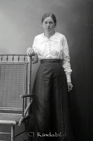 Hildur Engdahl  Månhult  Malexander
godj
Hildur Engdahl  Månhult  Malexander

raja
Hildur Engdahl född 1891 i Kisa, dotter till Edvin Engdahl född 1864 i Åsbo och Anna Lovisa Andersdotter. Familjen bodde i Örsebo 1891.
1940 bodde hon tillsammans med sin far i Månhult. 
Källa: Gerd Pettersson

Nyckelord: Engdahl Månhult