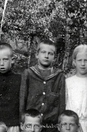 Signe Karlsson  Svartmålen  Slätmon
godj
Signe Karlsson  Svartmålen  Slätmon
Grupporträtt med 5 barn   del av större foto
Nyckelord: Karlsson Svartmålen