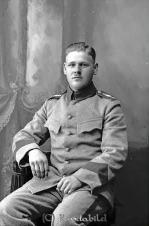 Nr 117 Träff  Kulspr.komp  I  IV  Malmslätt
godj
Nr 117 Träff  Kulspr.komp  I  IV  Malmslätt
Man i uniform
Nyckelord: 117 Träff