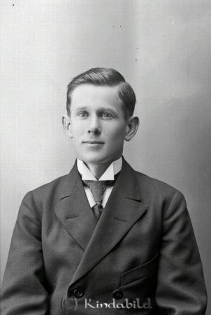 Helge Larsson  Tjuk
godj
Helge Larsson  Tjuk
Nyckelord: Larsson Tjuk