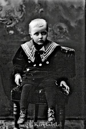 Axel Lindqvist  Örsebo  Björkhult
godj
Axel Lindqvist  Örsebo  Björkhult

raja
Axel Göte Lindqvist född 1918 i Öresebo Södra Vi.
Källa: Födelsebok Södra Vi 
Källa: Gerd Pettersson

Nyckelord: Lindqvist Örsebo