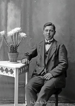 Folke Svensson  Drabo  Björkfors
godj
Folke Svensson  Drabo  Björkfors
Nyckelord: Svensson Drabo