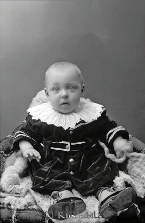 Anders Andersson  Malma Slätmon
godj
Anders Andersson  Malma Slätmon

raja
Arne Andersson f. 16/7 1920 mjölnare i Ulrika.
 Son till Anders och Anna Andersson som var arrendatorer på Malma Södergård i början av 1920-talet.
 Källa: Studiegruppen Hembygdsgården 
Nyckelord: Andersson Malma