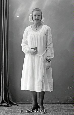 Rut Eriksson  Skeppeberg
godj
Rut Eriksson  Skeppeberg

raja
Rut Gunhild Eriksson född 1906 i Västra Eneby, dotter till Johan August Eriksson och Anna Sofia Johansson
Syskon: 
Elsa född 1904
Dagmar född 1908
Ernst Olof född 1913
Nanna född 1916
samtliga födda i Västra Eneby
Källa: Kyrkoarkiv Västra Eneby 
Källa: Gerd Pettersson


Nyckelord: Eriksson Skeppeberg