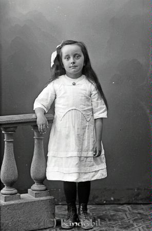  Larsson  Sunsnäs
godj
 Larsson  Sunsnäs

raja
Ingrid Larsson född 1915 i Kisa 
Källa: Gerd Pettersson 

Nyckelord: Larsson Sunsnäs