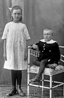 Filnamn=Stahre - 10277.jpg
Filstorlek=30KiB
Dimensioner=292x450
Uppladdade datum=Sep 16, 2006 Stahre - 10277.jpg