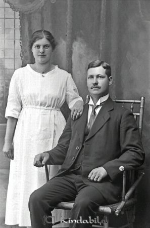 Ernst Lindeborg  Forsnäs
godj
Ernst Lindeborg  Forsnäs
Grupporträtt med en man en kvinna
Nyckelord: Lindeborg Forsnäs