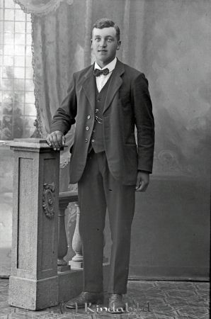 Hugo Gustafsson  Norget  Horn
godj
Hugo Gustafsson  Norget  Horn

raja
Karl Hugo Gustafsson född 1901 son till Gustaf Verner Svensson född 1872 gift 1900 med Hulda karolina Nilsdotter född 1878 i Tidersrum.
Källa: Kyrkoarkiv Horn 
Källa: Gerd Pettersson 

Nyckelord: Gustafsson Norget