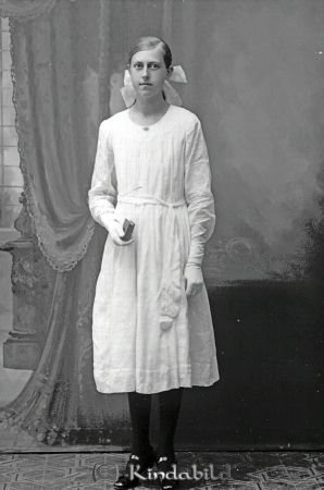 Dagmar Eriksson  Vinstorp  V Eneby
godj
Dagmar Eriksson  Vinstorp  V Eneby

raja
Dagmar Linnéa Elisabet Eriksson född 1906 i Västra Eneby. dotter till Karl Axel Eriksson och Anna Matilda Karlsson från Vinneberg under Vinstorp.
Syskon:
Karl Erik Einar född 1908 i Västra Eneby
Nils Axel Göte född 1911 i Västra Eneby
Dagmar gifte sig 1932 med Helge Björk. Han dog 1963. 1970 bodde hon i Yxsmedshult och dog 1978 i Kisa.
Källa: Kyrkoarkiv Västra Eneby 
Källa: Gerd Pettersson

Nyckelord: Eriksson Vinstorp